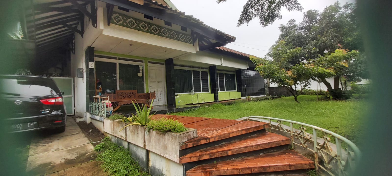 DIJUAL CEPAT
Rumah Second Bagus, Halaman Luas, Dekat Pusat Kota, Lingkungan Tenang, Bebas Banjir.
Cocok untuk Rumah Tinggal, Rumah Kost, Guest House